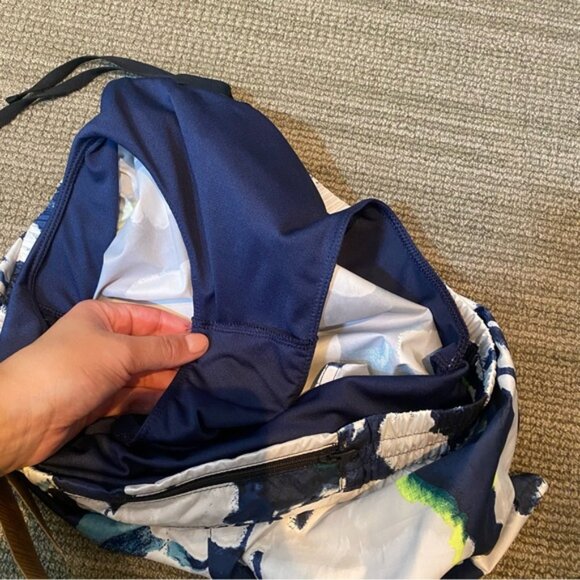 NEW North Face Women's Floral Printed Shorts Size M - Picture 7 of 9